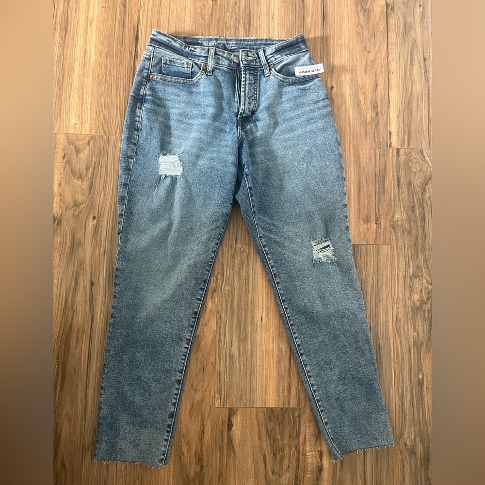 Women’s distressed Denim NEVER WORN old navy jeans